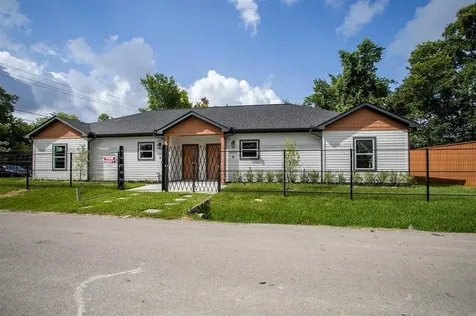 6004 England Street A /B Houston TX 77021