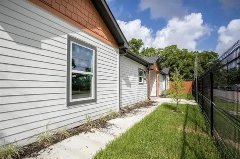 6004 England Street A /B Houston TX 77021
