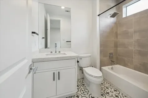 823 Aurora Street Houston TX 77009
