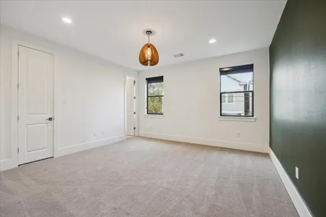 823 Aurora Street Houston TX 77009