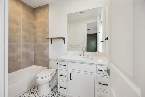 823 Aurora Street Houston TX 77009
