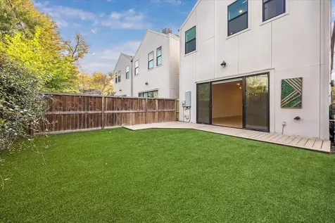 823 Aurora Street Houston TX 77009
