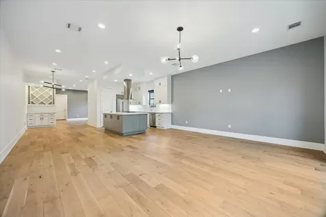 823 Aurora Street Houston TX 77009