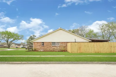 4102 Townes Forest Road Friendswood TX 77546