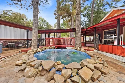 11941 W Hollyhill Drive Plantersville TX 77363
