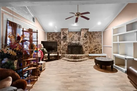 11941 W Hollyhill Drive Plantersville TX 77363