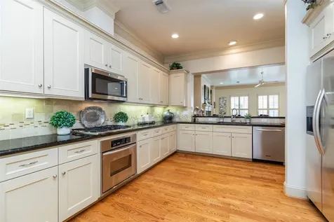 4724 Banning Drive F Houston TX 77027