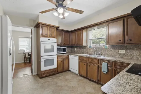 2016 Briar Lane Richmond TX 77469