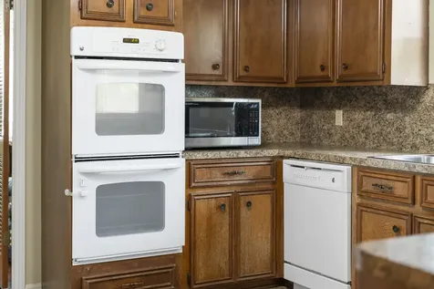 2016 Briar Lane Richmond TX 77469