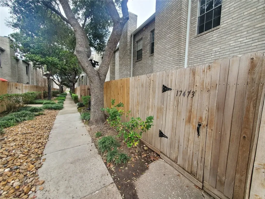 17473 Red Oak Drive 7473 Houston TX 77090