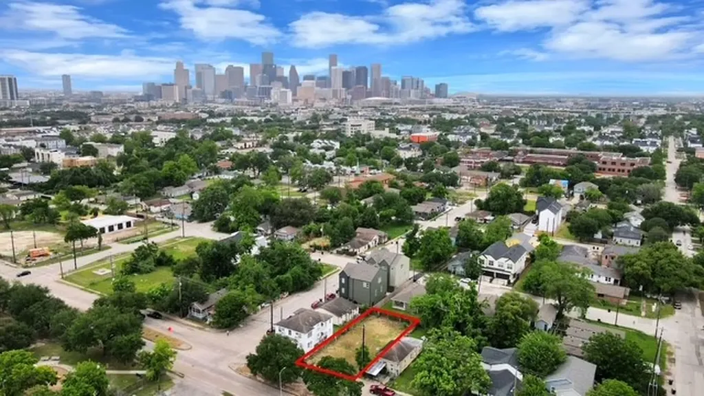2705 Alabama Street Houston TX 77004