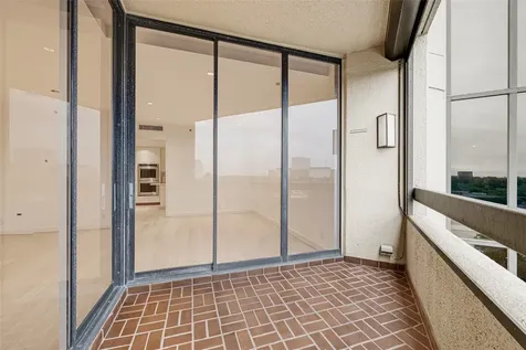 5555 Del Monte Drive 702 Houston TX 77056