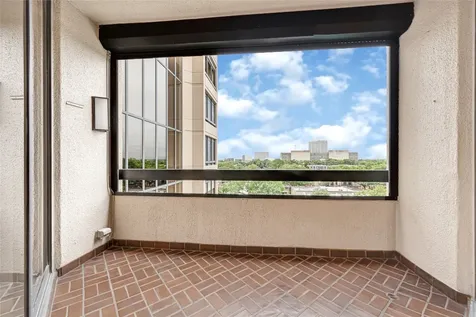 5555 Del Monte Drive 702 Houston TX 77056