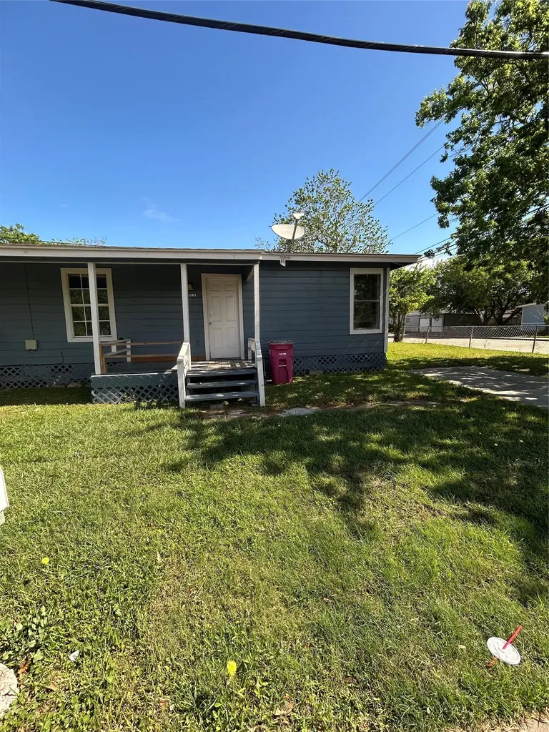 1102 W 10th Street Freeport TX 77541