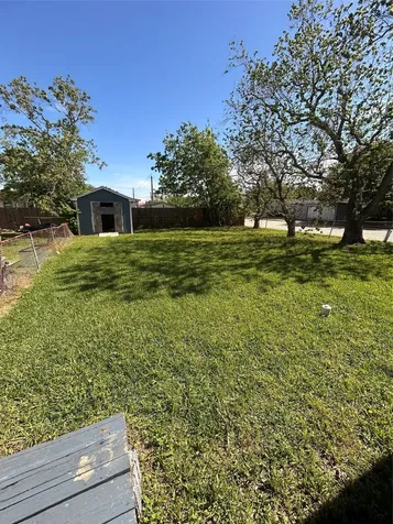 1102 W 10th Street Freeport TX 77541