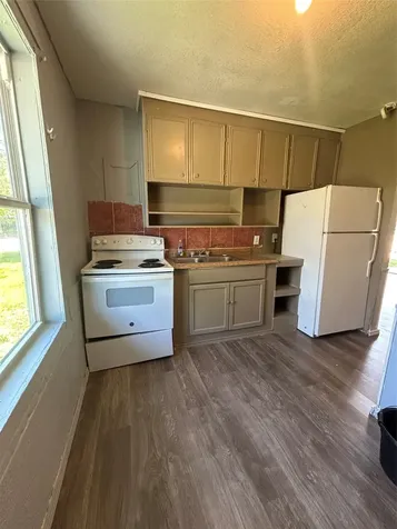1102 W 10th Street Freeport TX 77541
