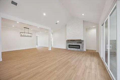 3134 W Tower Santa Fe TX 77517