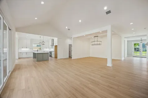 3134 W Tower Santa Fe TX 77517