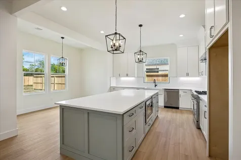 3134 W Tower Santa Fe TX 77517