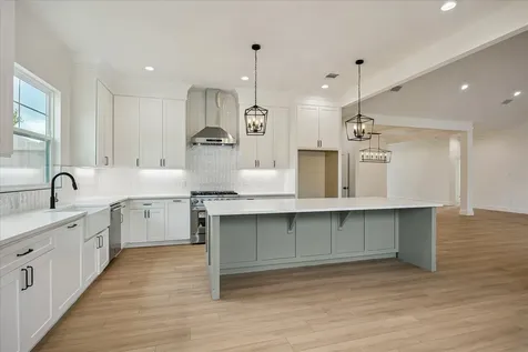 3134 W Tower Santa Fe TX 77517