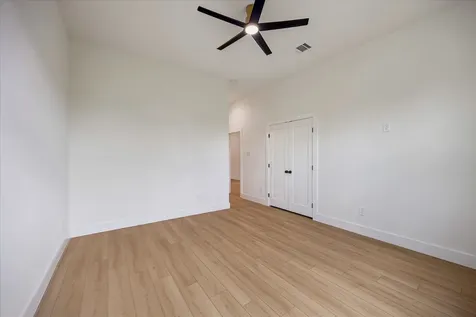 3134 W Tower Santa Fe TX 77517