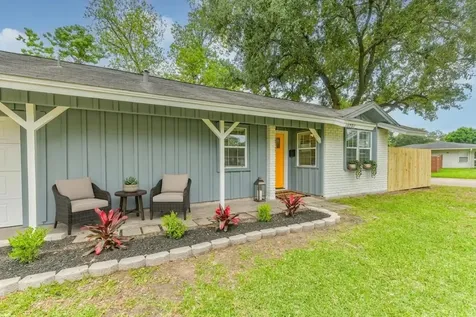 10202 Elmhurst Street Houston TX 77075
