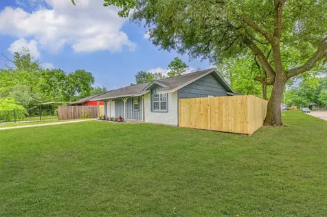 10202 Elmhurst Street Houston TX 77075