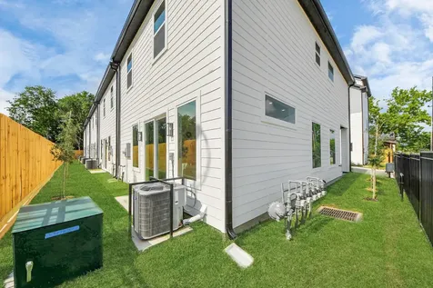 2428 Harrington Street Houston TX 77026