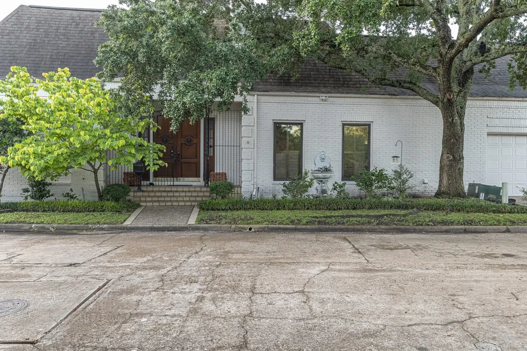 9682 Longmont Drive Houston TX 77063