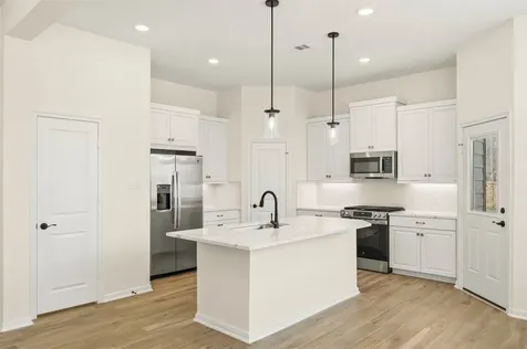 106 W Coralburst Loop Montgomery TX 77316
