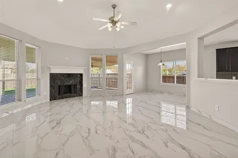 71 N Forrest Avenue La Porte TX 77571