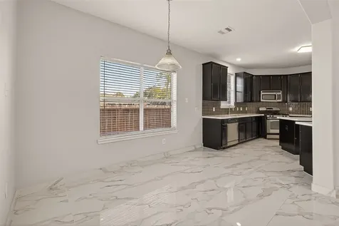 71 N Forrest Avenue La Porte TX 77571