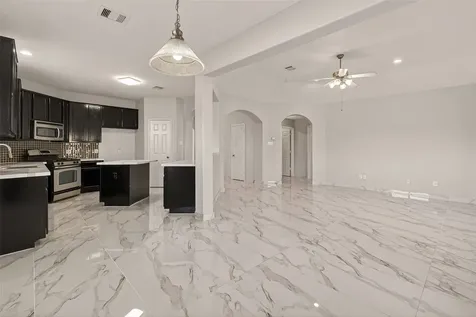 71 N Forrest Avenue La Porte TX 77571