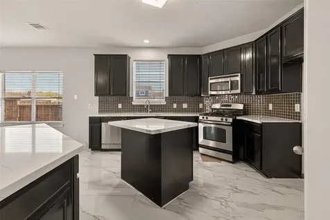 71 N Forrest Avenue La Porte TX 77571