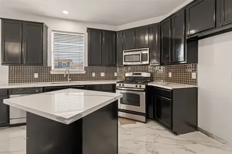 71 N Forrest Avenue La Porte TX 77571