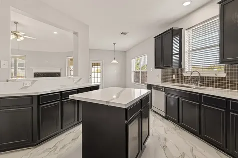 71 N Forrest Avenue La Porte TX 77571