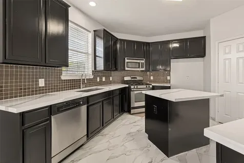 71 N Forrest Avenue La Porte TX 77571