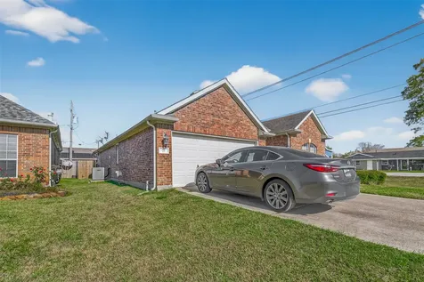 71 N Forrest Avenue La Porte TX 77571
