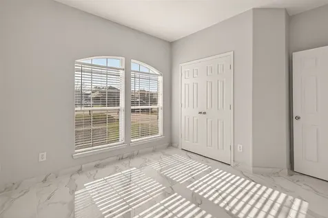 71 N Forrest Avenue La Porte TX 77571