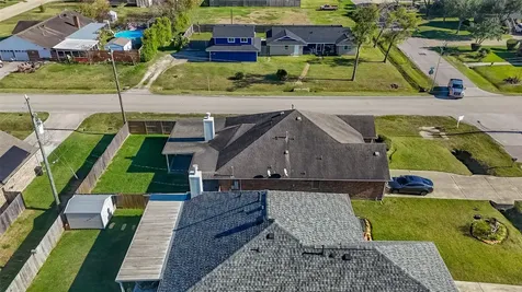 71 N Forrest Avenue La Porte TX 77571