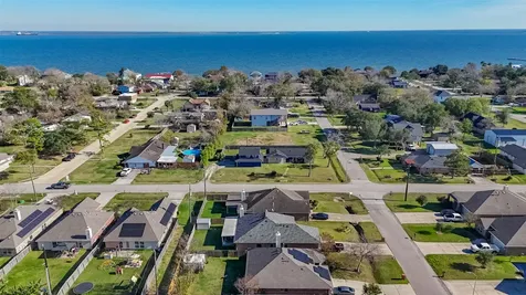 71 N Forrest Avenue La Porte TX 77571