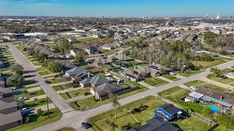 71 N Forrest Avenue La Porte TX 77571
