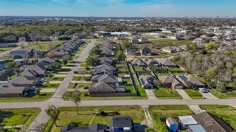 71 N Forrest Avenue La Porte TX 77571