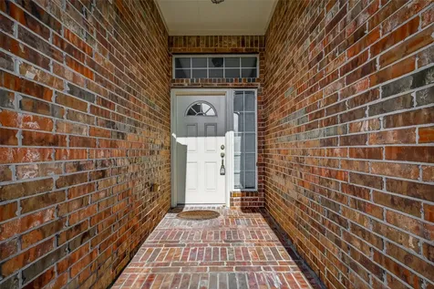 71 N Forrest Avenue La Porte TX 77571