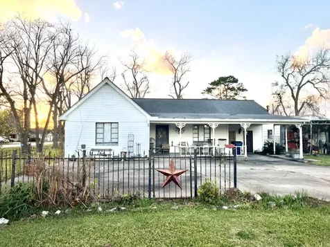 202 1st Street Brazoria TX 77422
