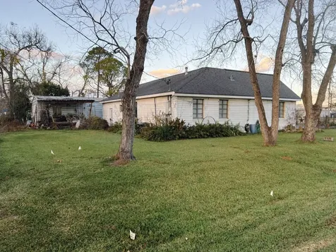 202 1st Street Brazoria TX 77422