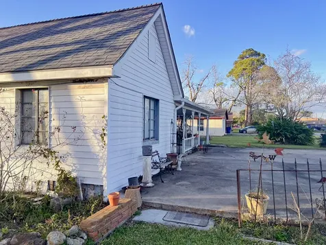 202 1st Street Brazoria TX 77422