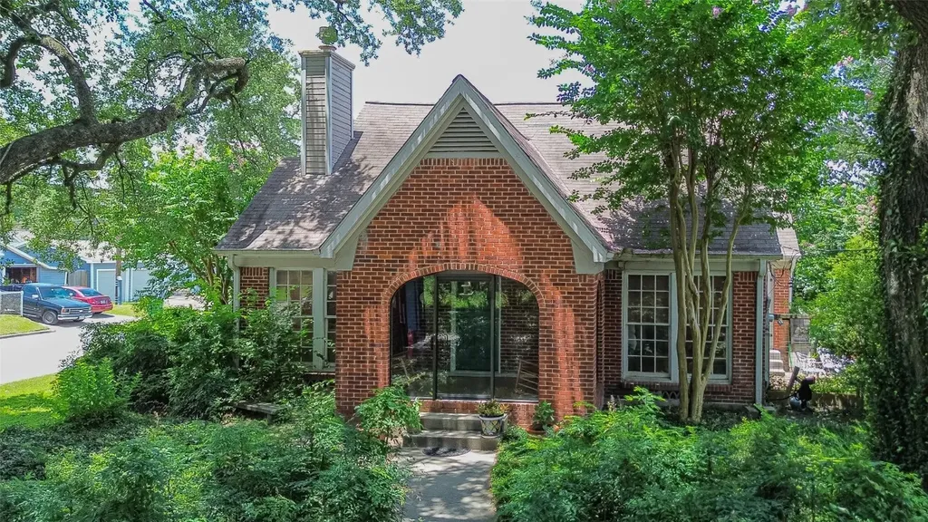 501 Gale Street Houston TX 77009