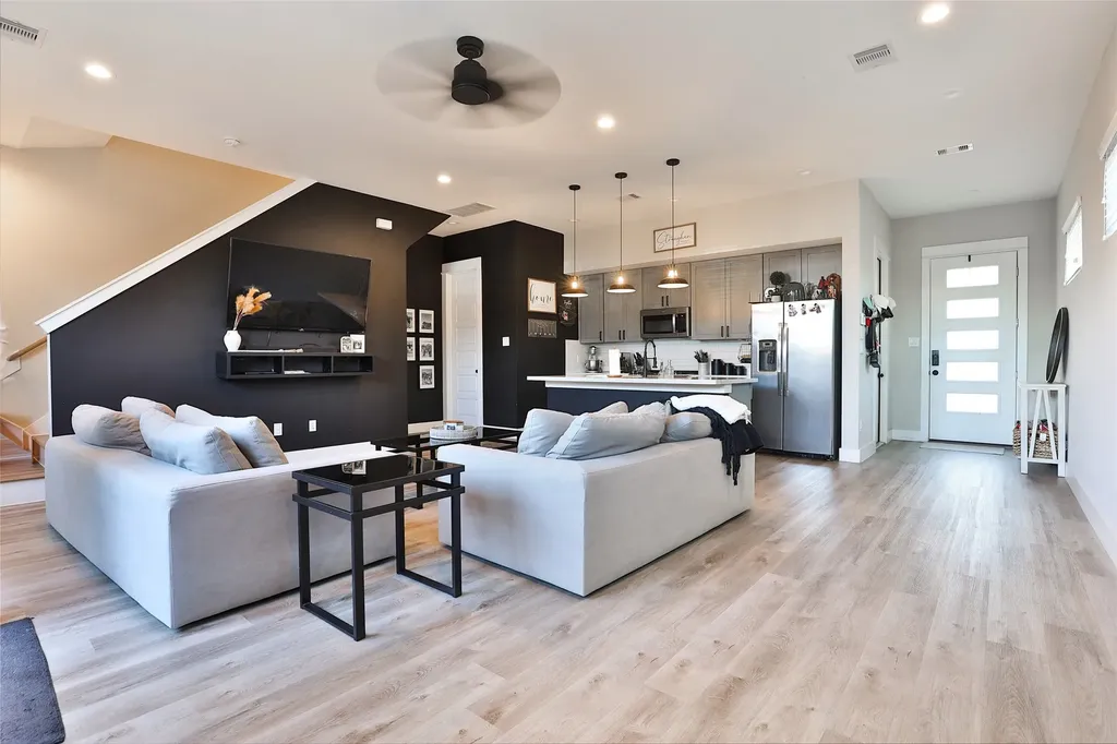712 Pinemont Canyon Lane Houston TX 77018
