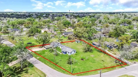 1220 Pecan Street Clute TX 77531
